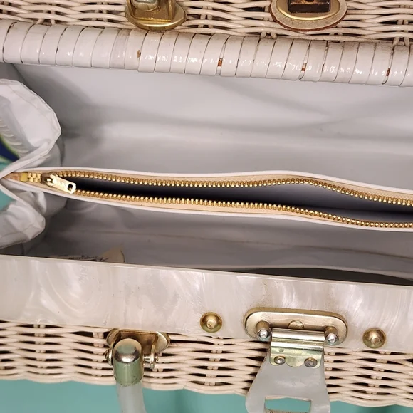 Vintage Princess Charming by Atlas Seashell Wicker Lucite Handle Purse 1950s/60s - Picture 12 of 15